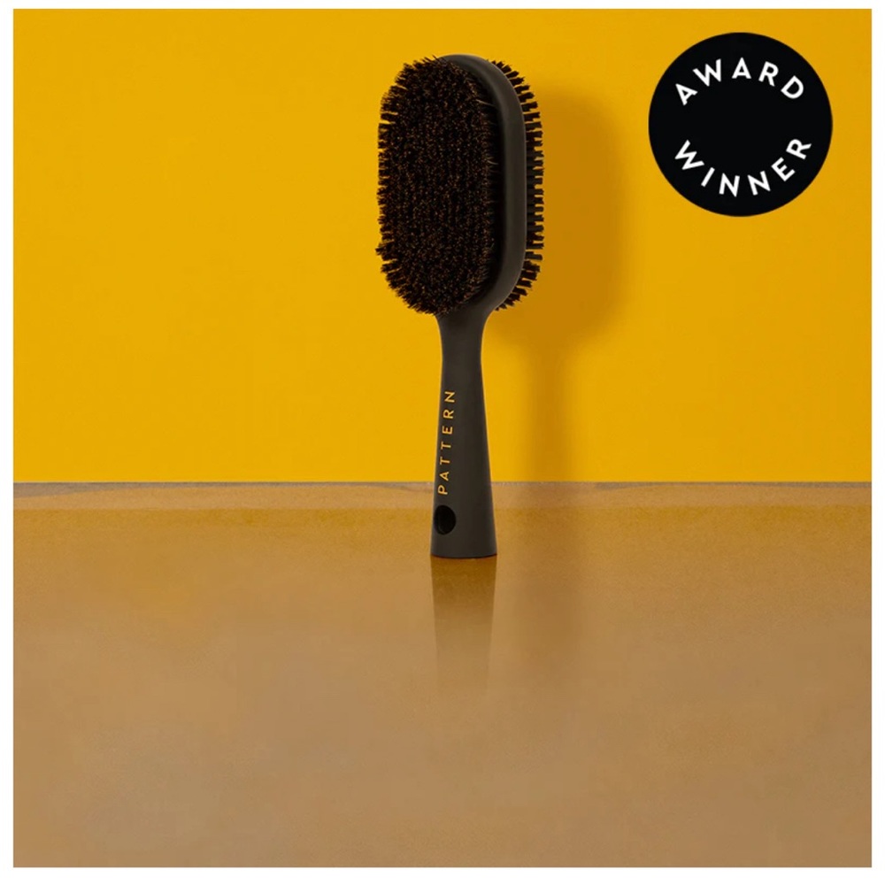 double-sided bristle brush
for curlies, coilies & tight textures